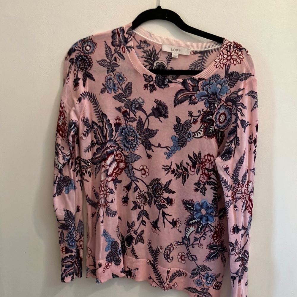 Loft sweater! Lightweight and soft! M